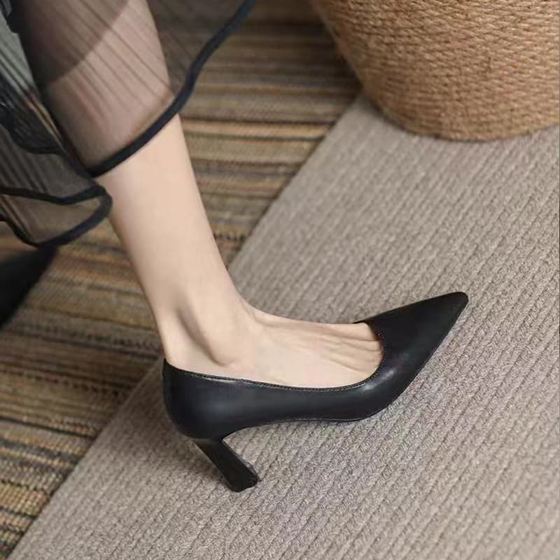 ヒール 洗練尖足美脚パンプス