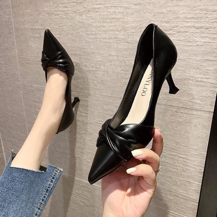 ヒール ねじりリボン付きポインテッドパンプス