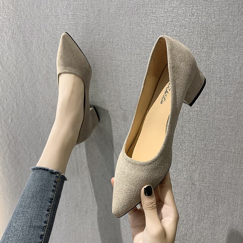 ソフトレザー尖りトゥ3センチヒールパンプス