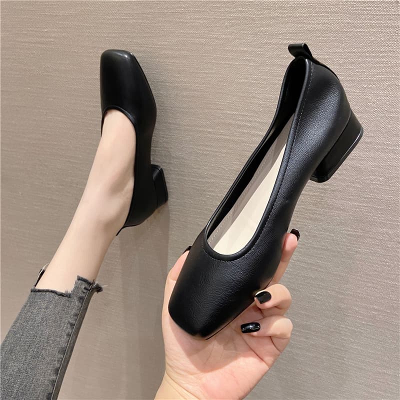 スクエアトゥ3センチローヒールパンプス
