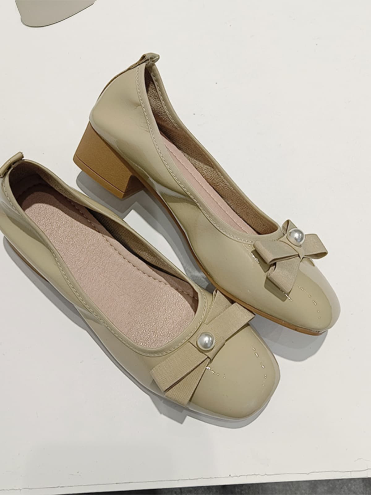 リボン付き方頭パンプス上品3センチヒール
