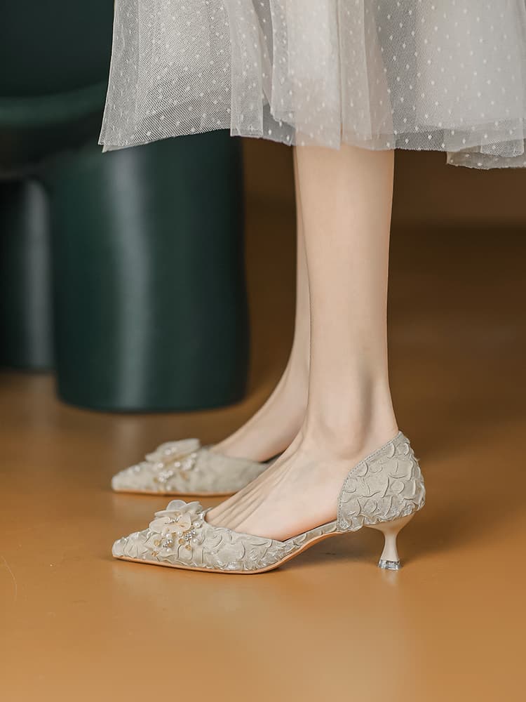 蝶々結びポインテッドトゥミディヒールパンプス