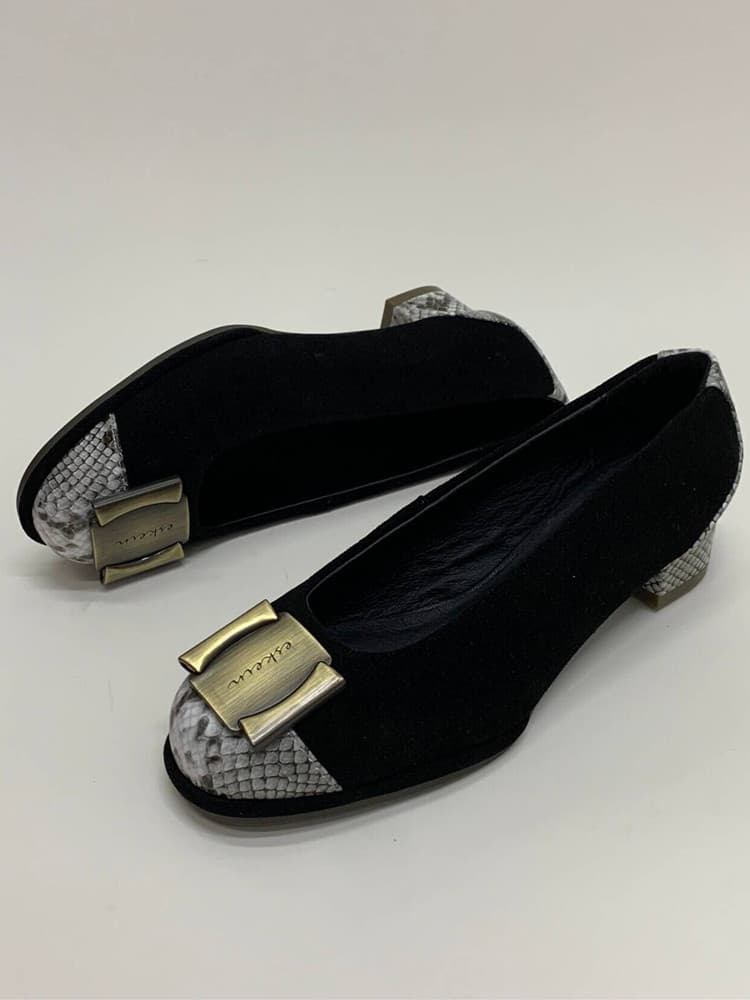 レトロフレンチ風ローヒールパンプス