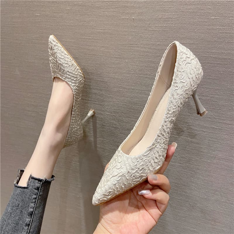 レースパターン尖頭ミドルヒールパンプス