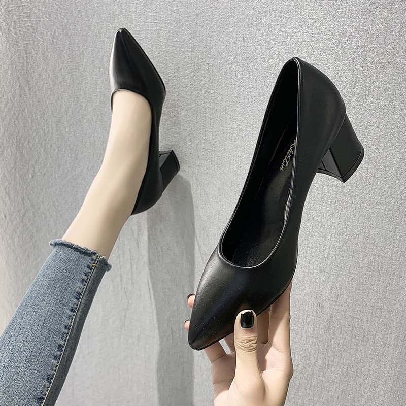 ソフトレザー尖りトゥ3センチヒールパンプス