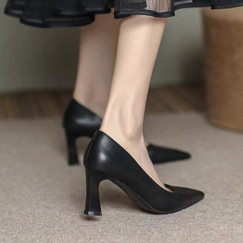 ヒール 洗練尖足美脚パンプス