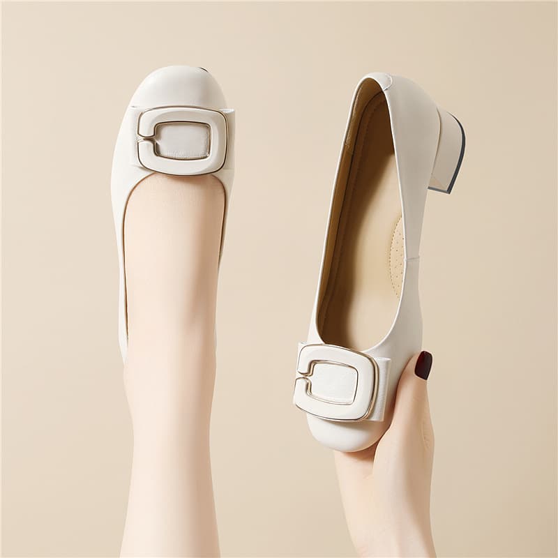 本革スクエアバックル ローヒールパンプス