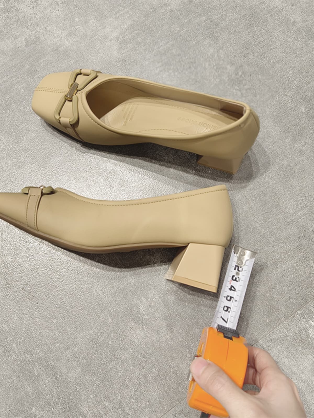 ヒール レトロ風スクエアトゥパンプス
