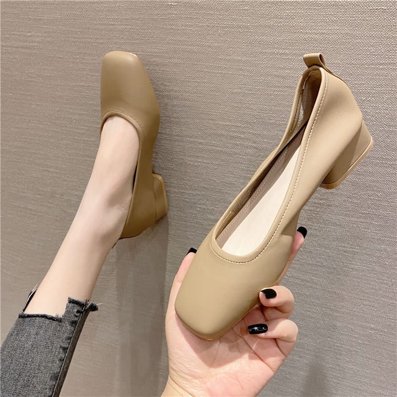 スクエアトゥ3センチローヒールパンプス