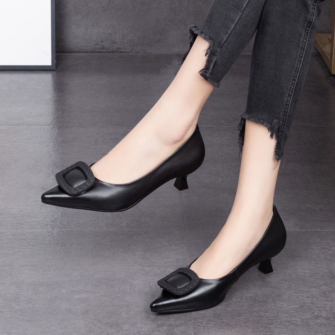 長時間履いても疲れにくい通勤用ヒールパンプス