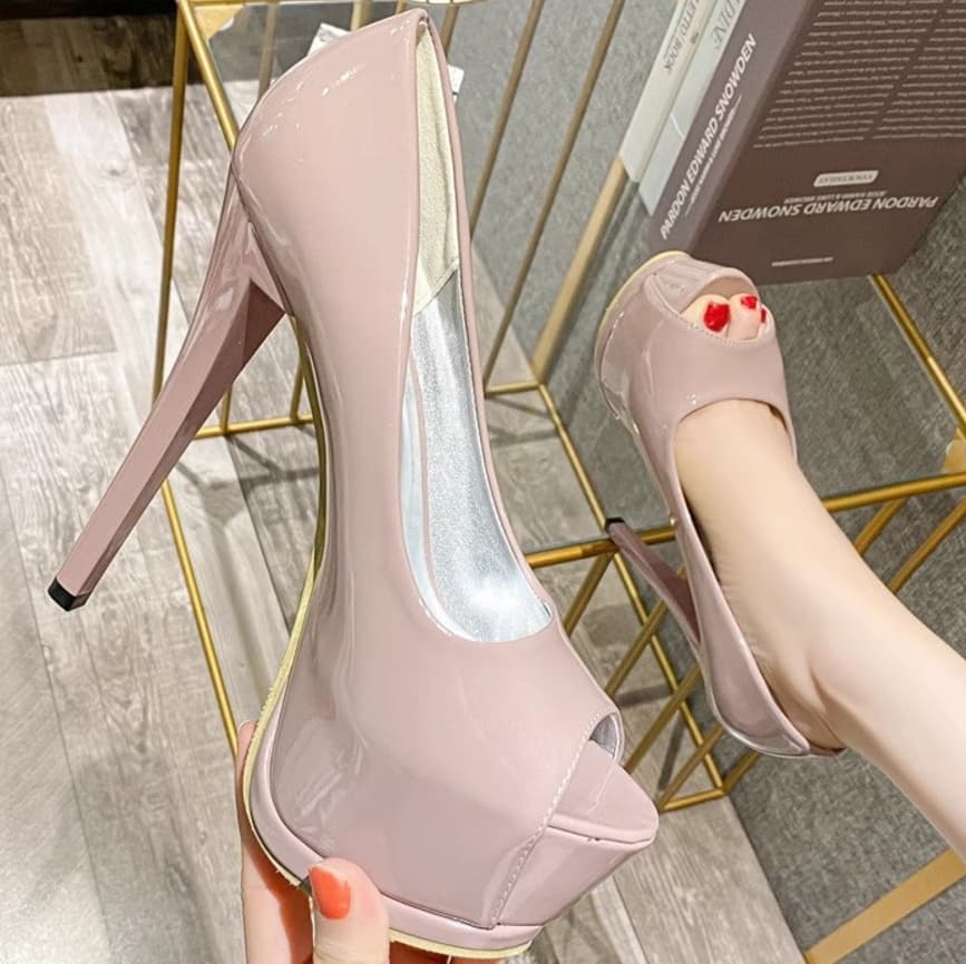 艶めきハイヒールパンプス