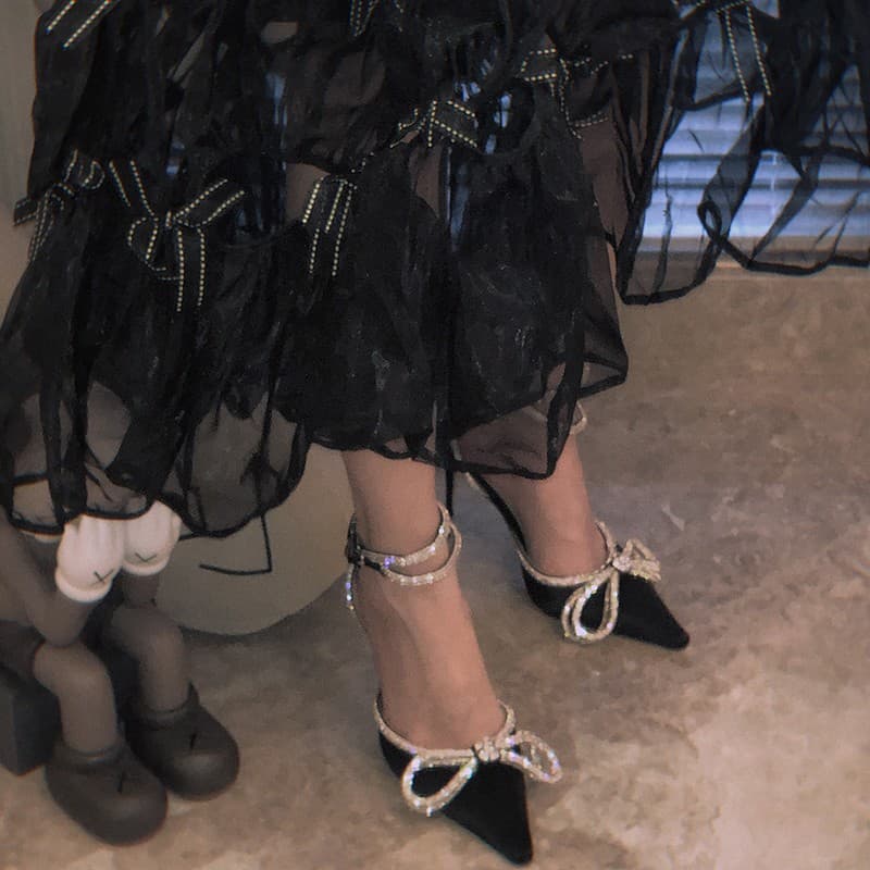 ヒール きらめき リボンストラップ パンプス